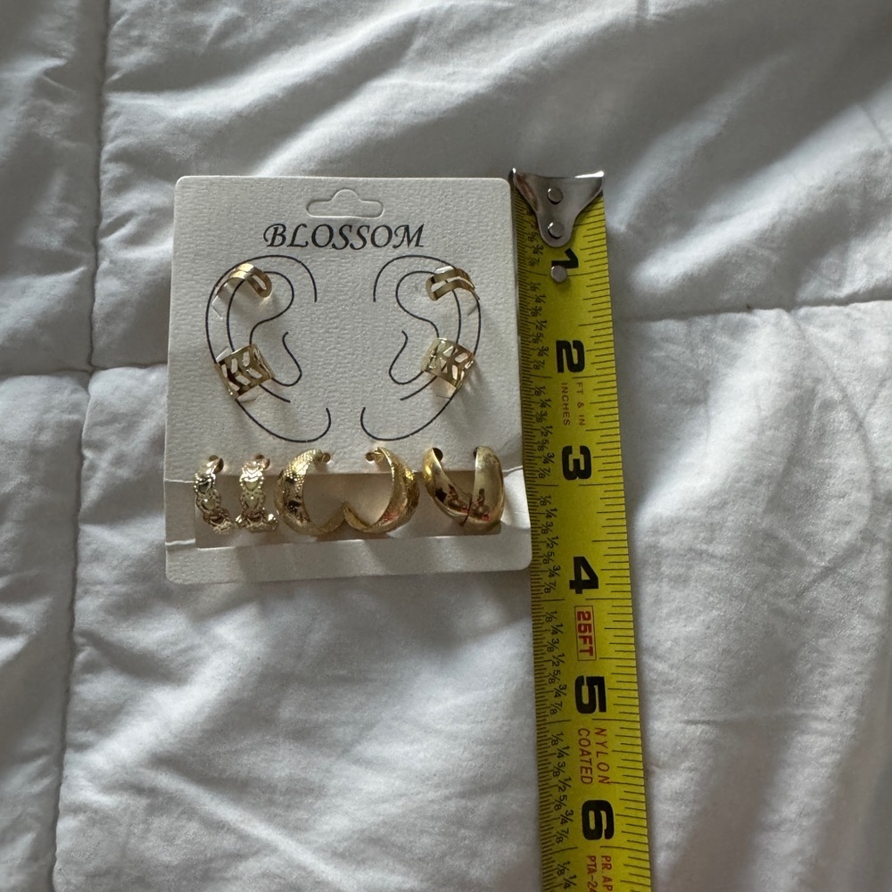 Source Unknown Gold Earring Collection - Picture 3 of 7